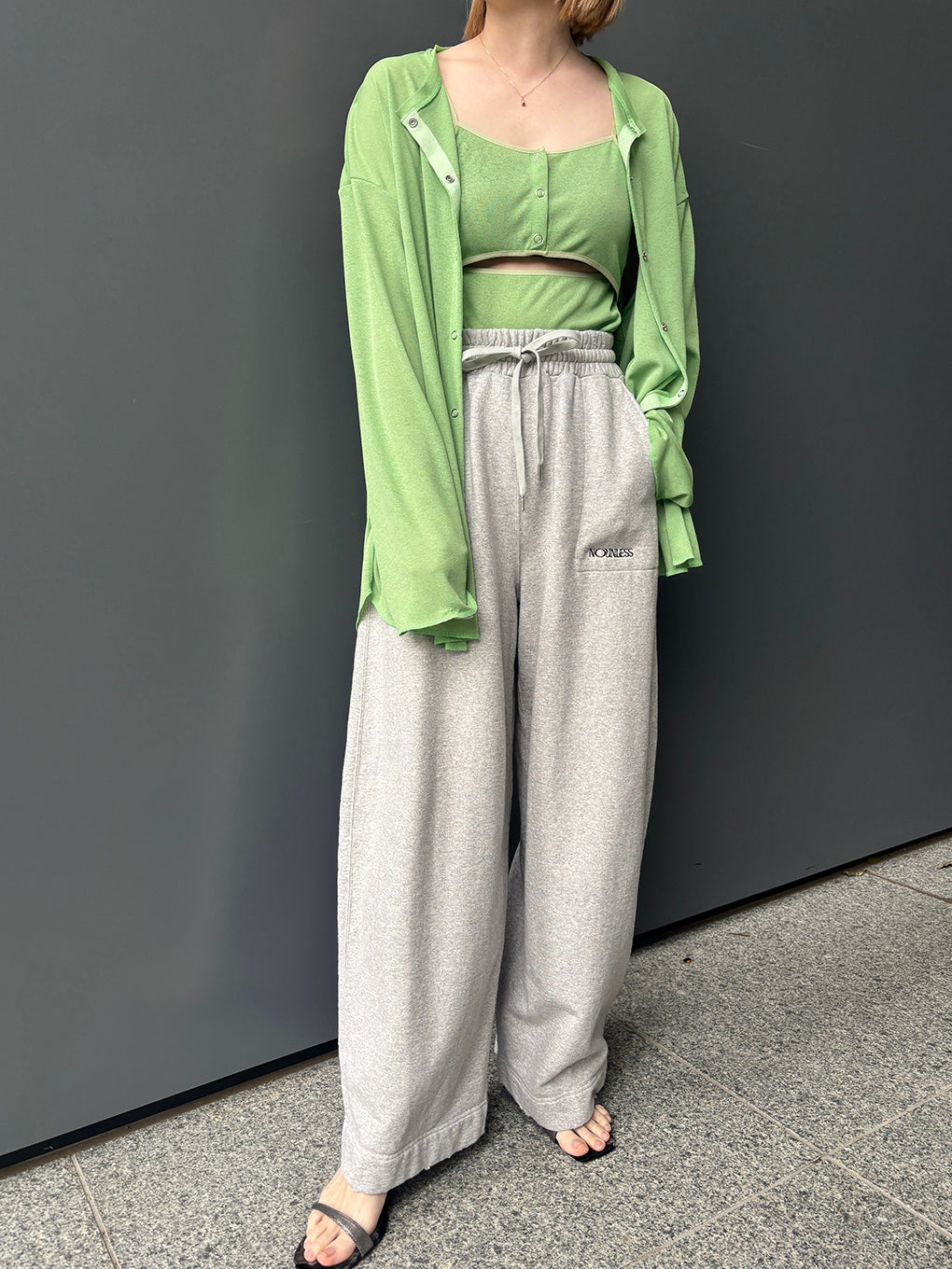 BACK HOLE LOOSE CARDIGAN